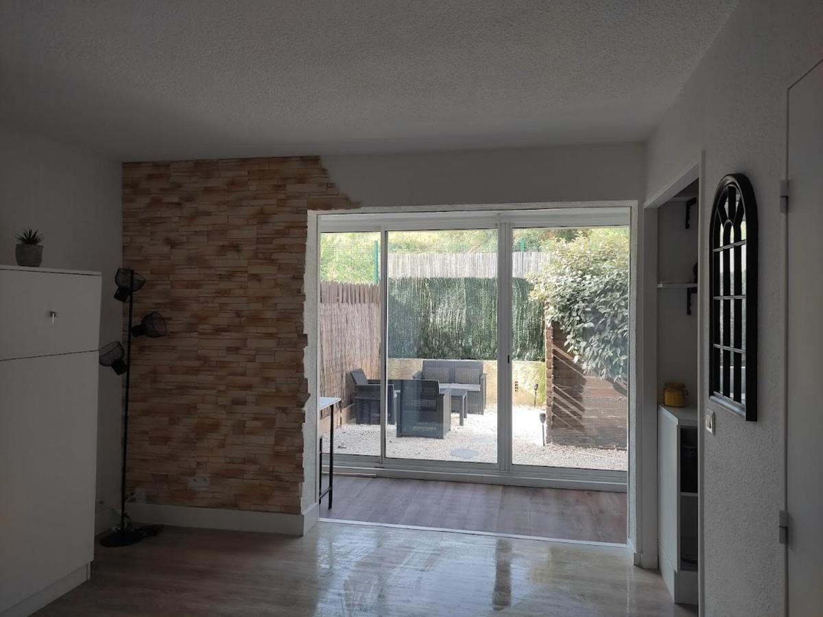 Charmant Studio Lumineux Avec Piscine Fréjus 외부 사진